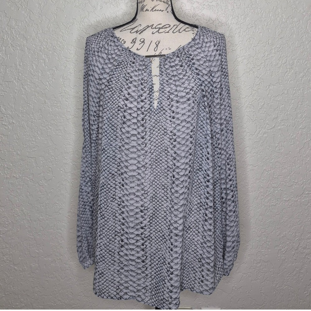 Michael Kors Grey Snakeskin Cold Shoulder Keyhole Blouse Medium